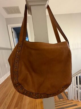 Vilenca leather satchel with studs